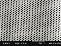 SEM close up of 350 nm photonic crystal. Master provided by NILT.