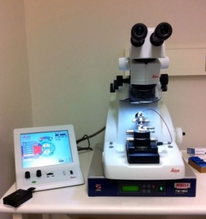 Desktop Ultramicrotome with TS Compact Desktop Active Vibration Control System