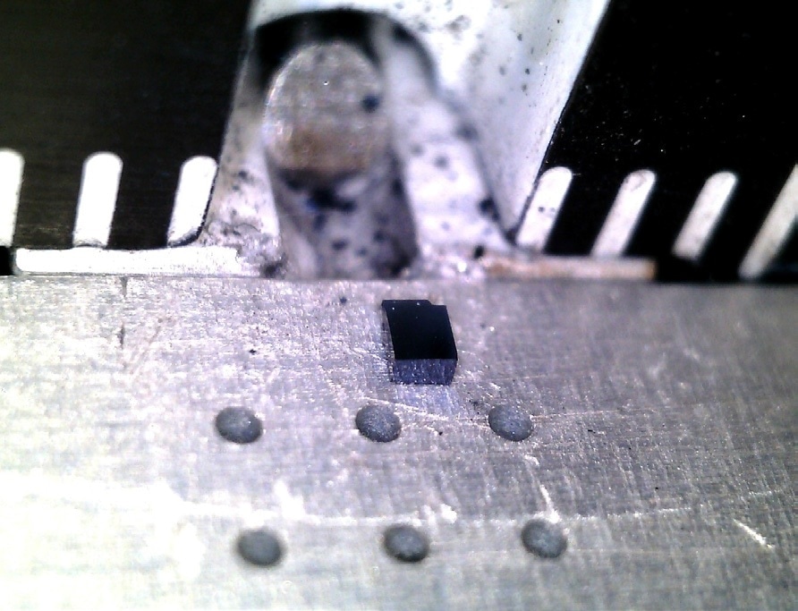 Crystal shown after cleaving with the LatticeAx.