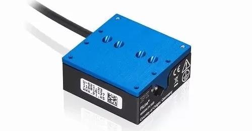This U-521 miniature linear stage uses an ultrasonic piezo linear motor and provides 18mm travel with 0.1µm encoder resolution.