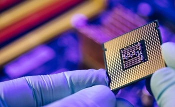 How Does Moore's Law Relate to Nanotechnology?