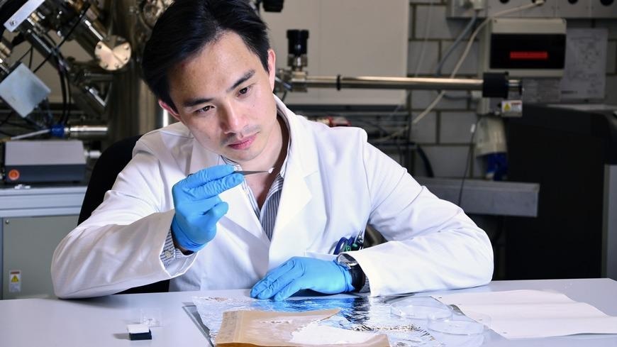 Drug Discharging Smart Bandage Made of Nanofibers to Treat Wound Infection.